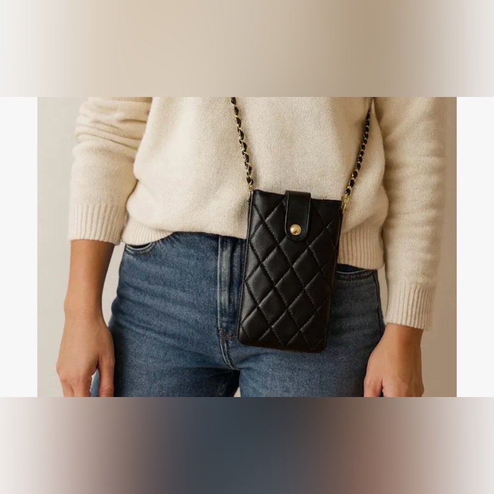 NWOT, Chico’s Black Quilted Crossbody cellphone Bag with gold accents